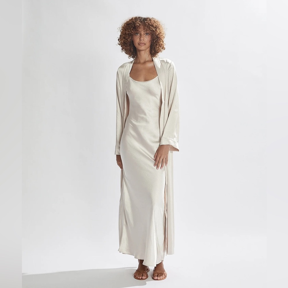 Perfect bridal getting ready set satin robe and nightgown one mile isla